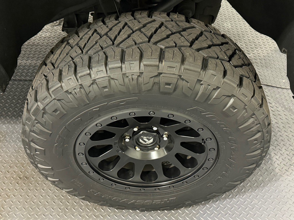 2015 Chevrolet Suburban Image 17