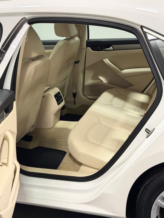 2014 Volkswagen Passat Image 7