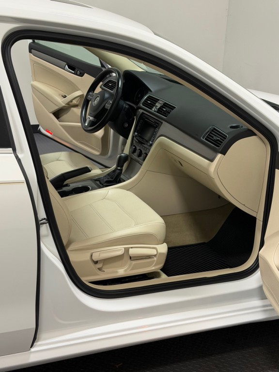 2014 Volkswagen Passat Image 9