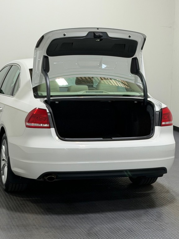 2014 Volkswagen Passat Image 10