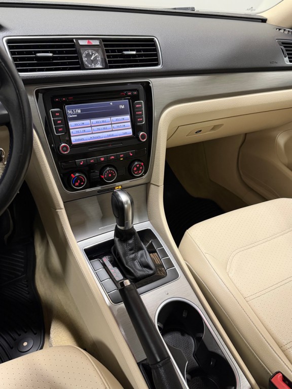 2014 Volkswagen Passat Image 11