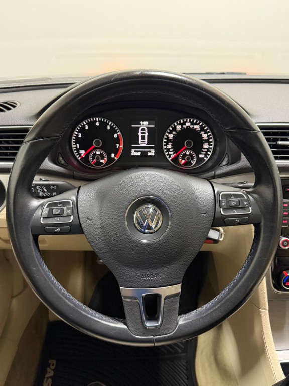 2014 Volkswagen Passat Image 13