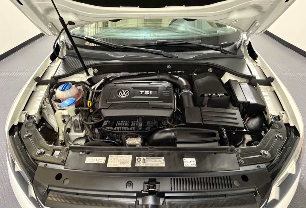 2014 Volkswagen Passat Image 15