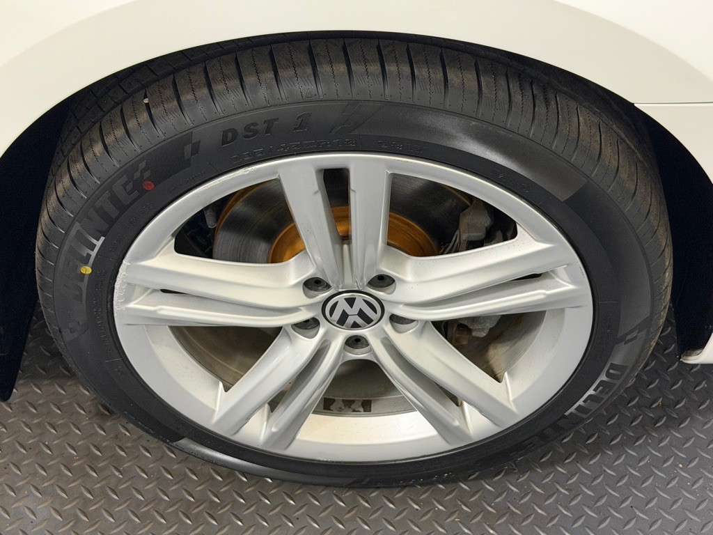 2014 Volkswagen Passat Image 16