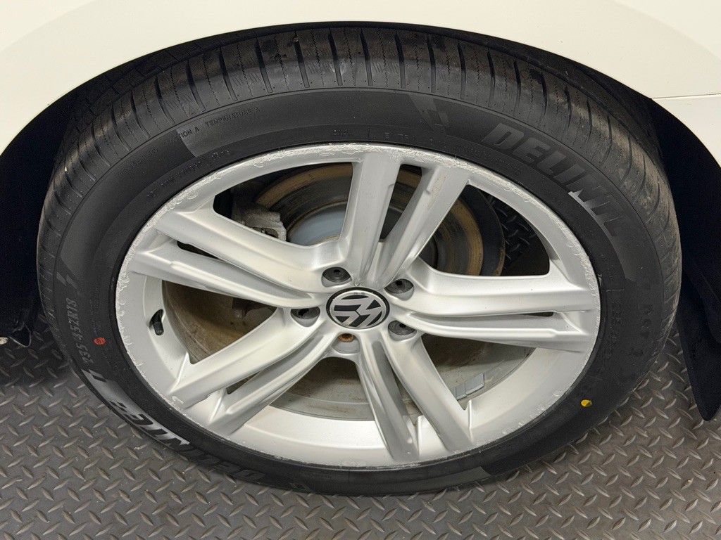 2014 Volkswagen Passat Image 18