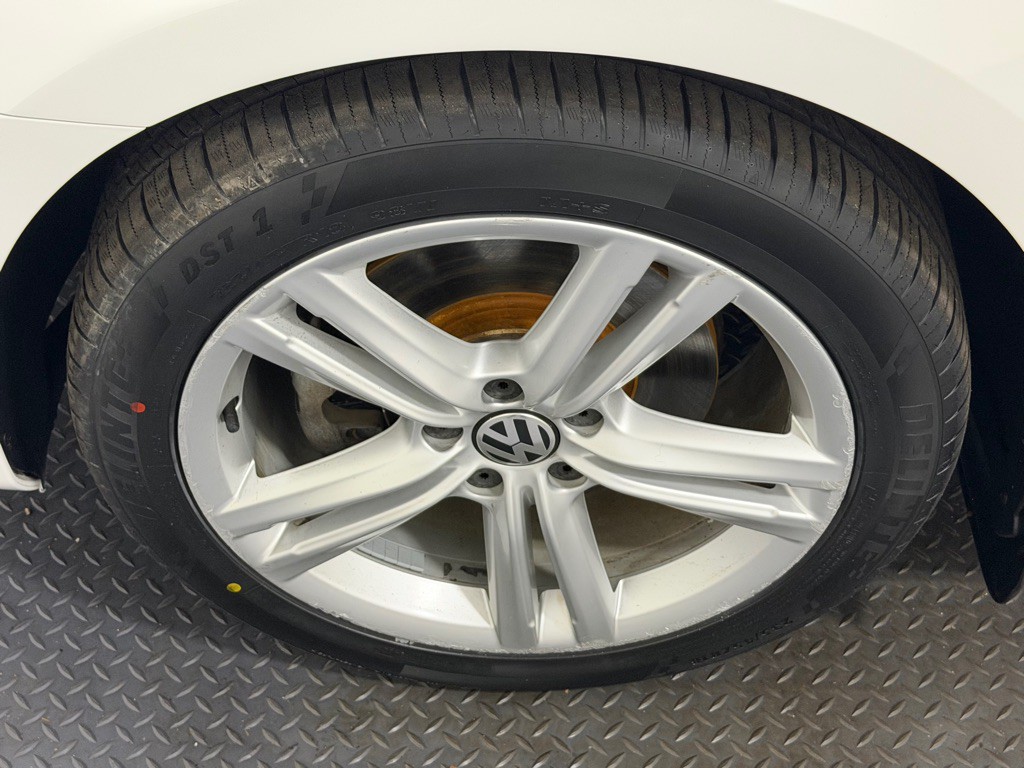 2014 Volkswagen Passat Image 19