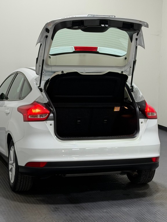 2017 Ford Focus Image 8