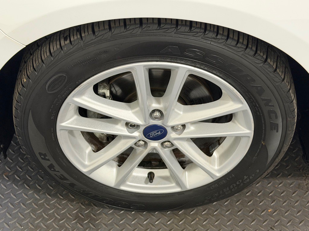 2017 Ford Focus Image 16