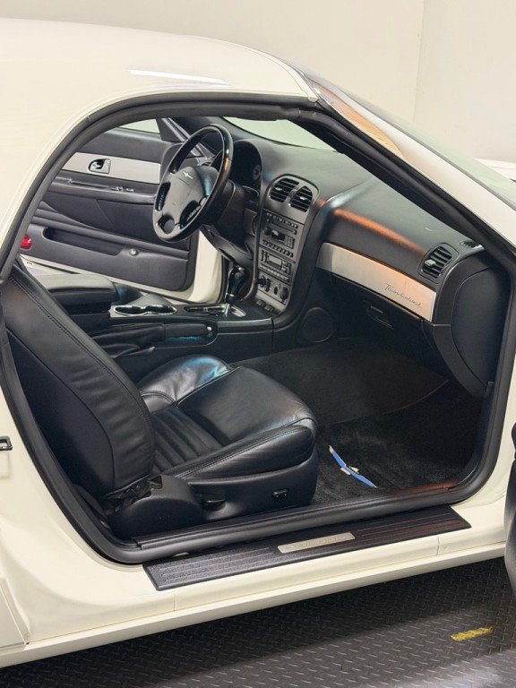 2003 Ford Thunderbird Image 9