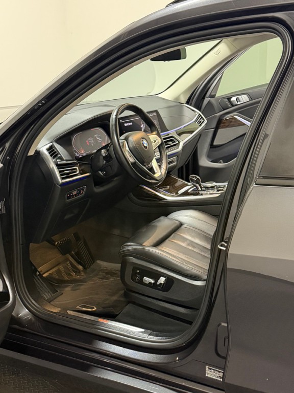 2020 BMW X7 Image 8