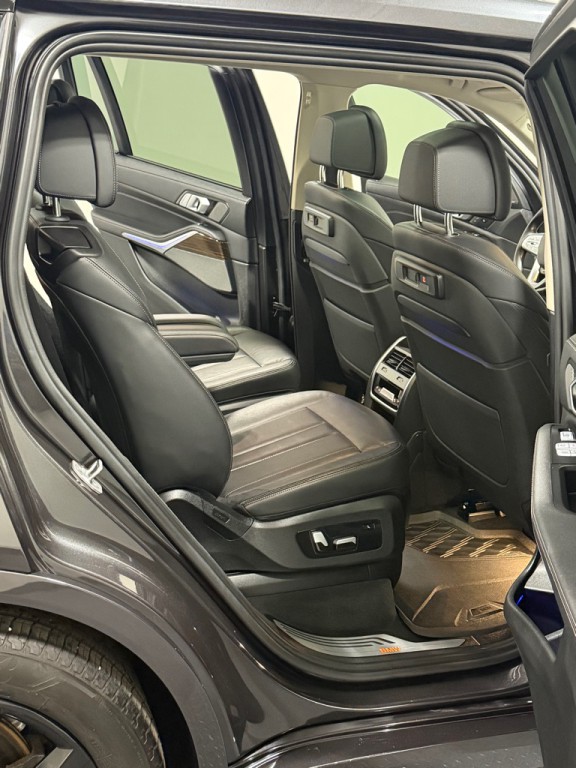 2020 BMW X7 Image 10
