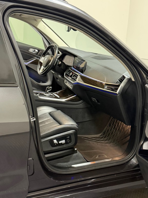 2020 BMW X7 Image 12