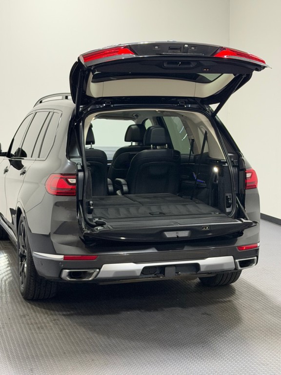 2020 BMW X7 Image 13