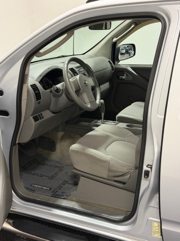 2011 Nissan Frontier Image 5