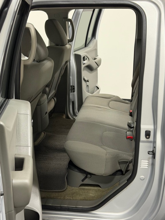 2011 Nissan Frontier Image 6