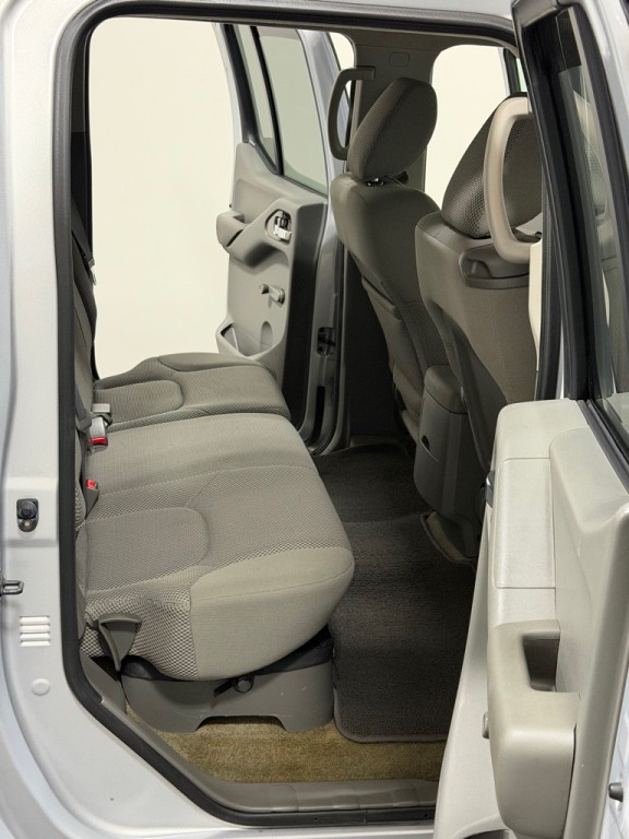 2011 Nissan Frontier Image 7