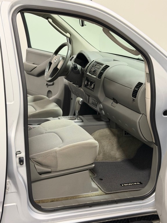 2011 Nissan Frontier Image 8