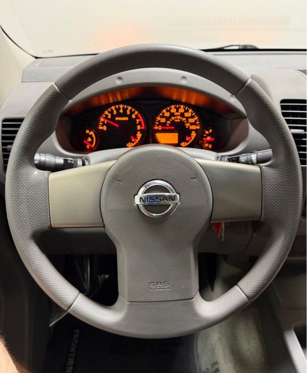 2011 Nissan Frontier Image 12