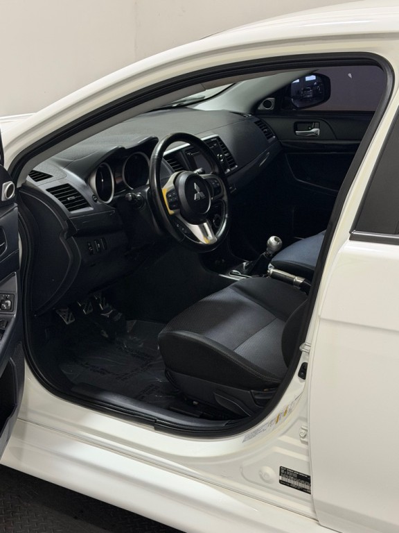 2015 Mitsubishi Lancer Image 8