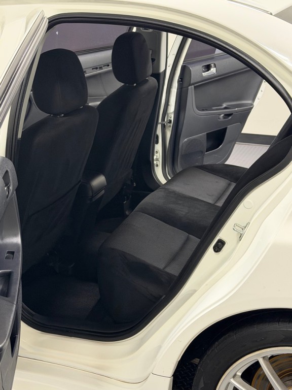 2015 Mitsubishi Lancer Image 9