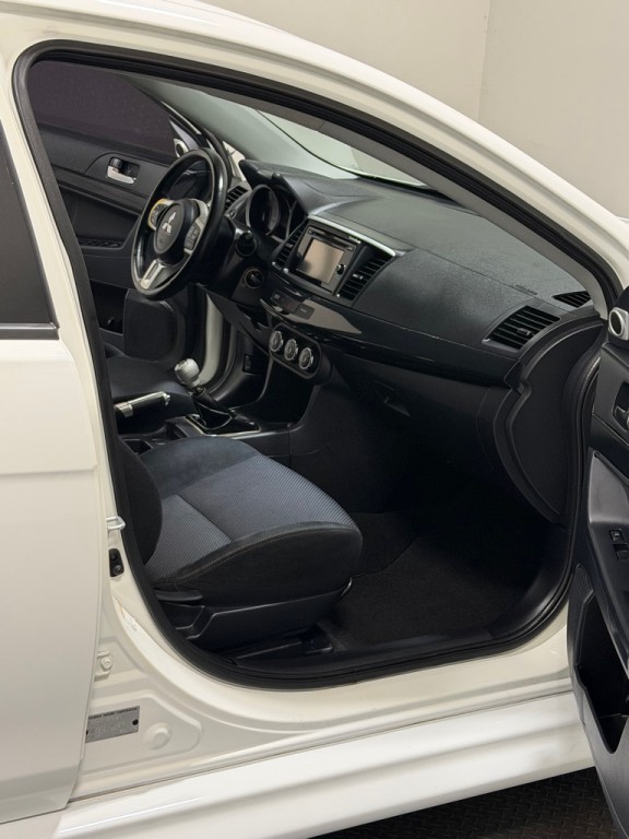 2015 Mitsubishi Lancer Image 11