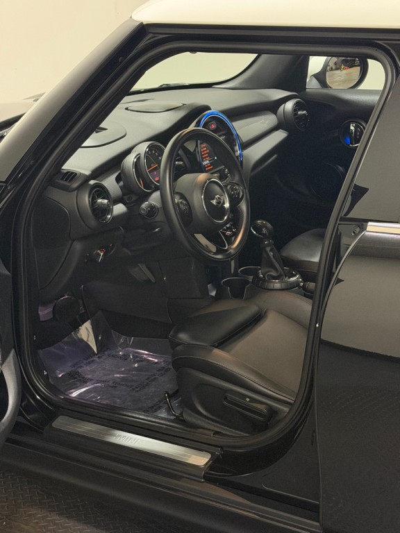 2016 MINI Cooper Image 8
