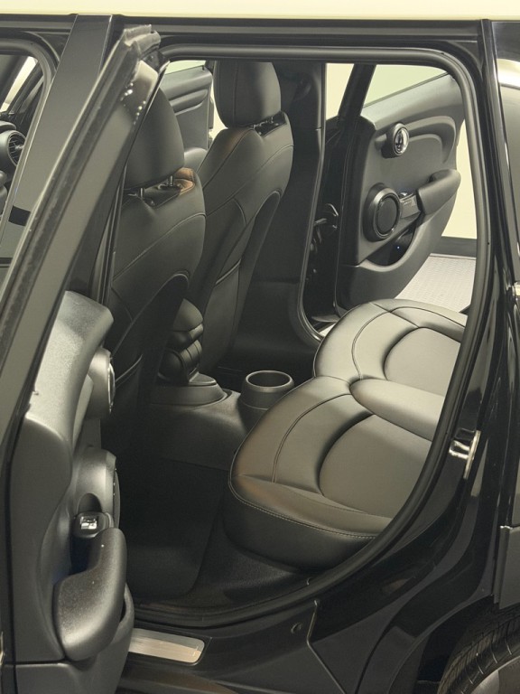 2016 MINI Cooper Image 9