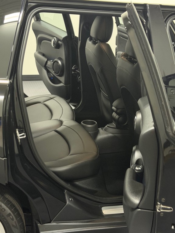 2016 MINI Cooper Image 10