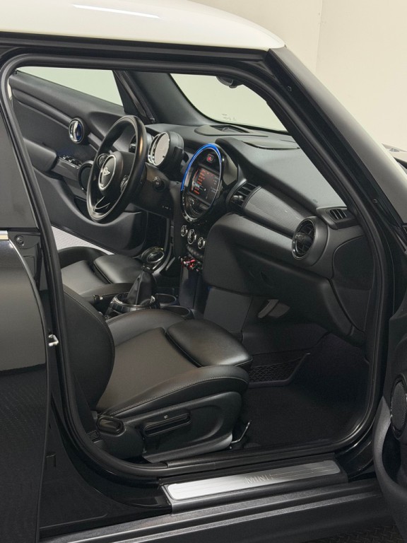 2016 MINI Cooper Image 11