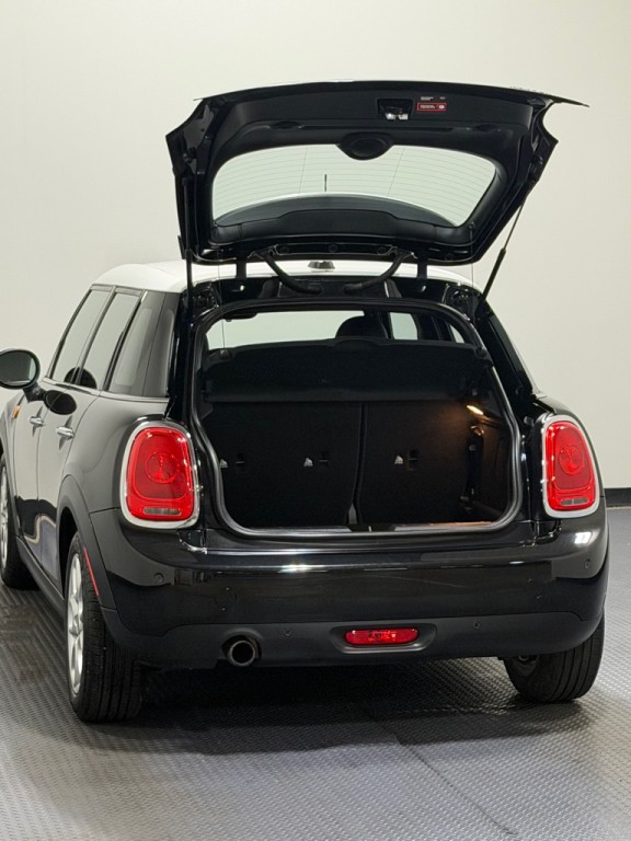 2016 MINI Cooper Image 12