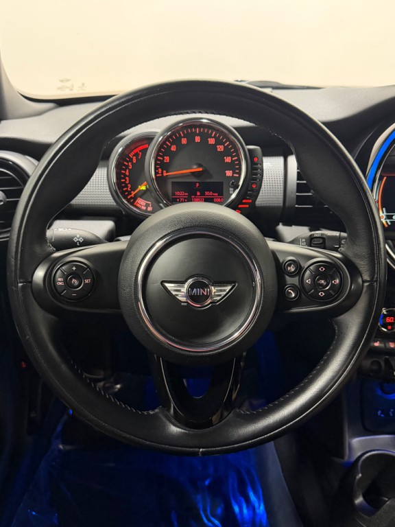 2016 MINI Cooper Image 15