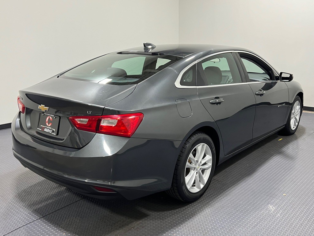 2017 Chevrolet Malibu Image 3