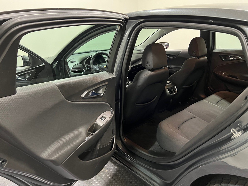 2017 Chevrolet Malibu Image 16