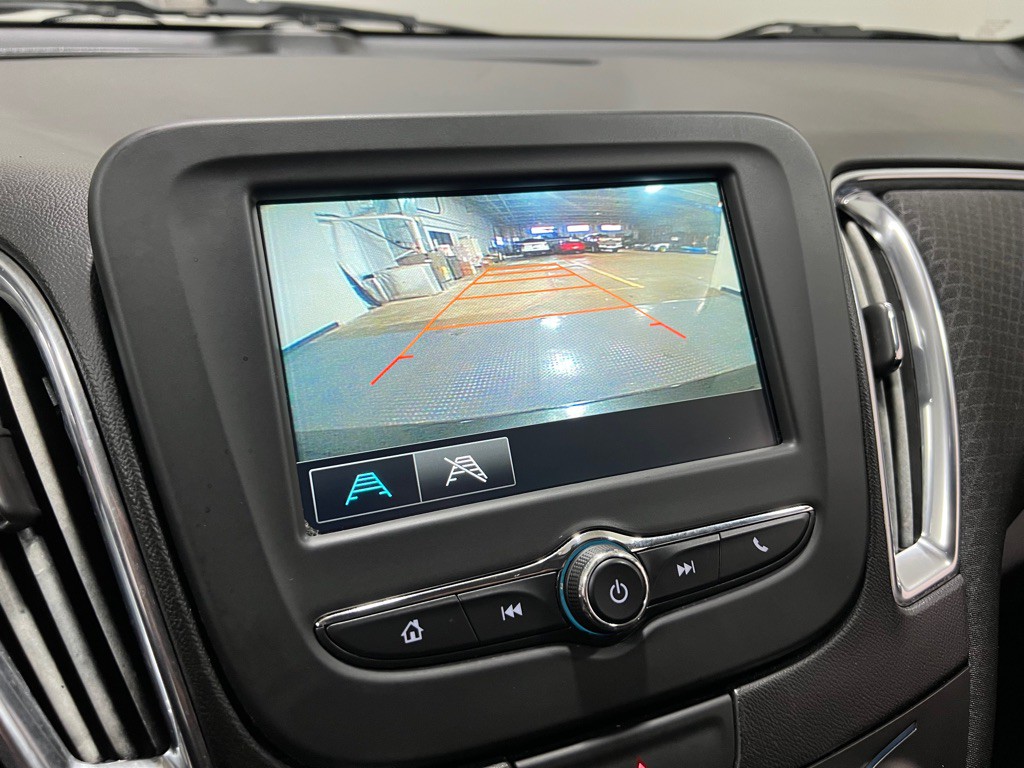 2017 Chevrolet Malibu Image 18