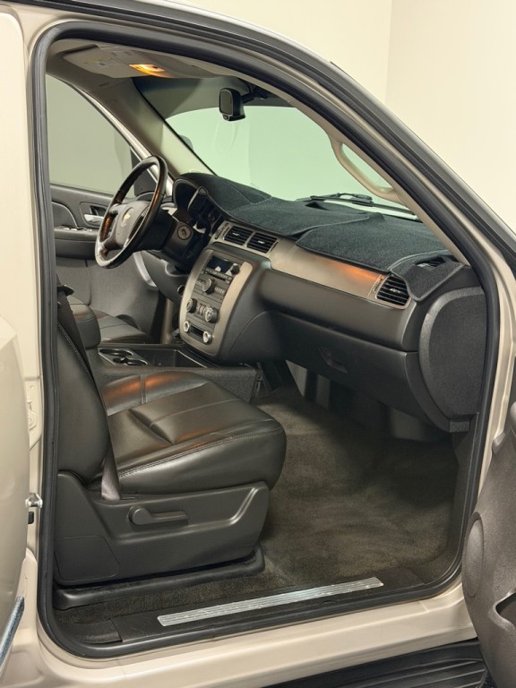 2007 Chevrolet Suburban Image 12