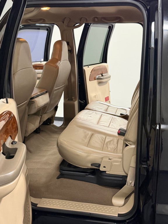 2004 Ford F-350 Image 9