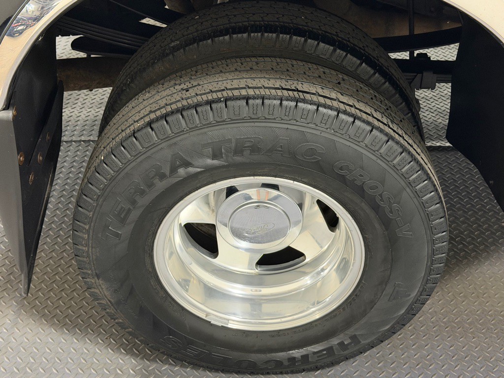 2004 Ford F-350 Image 17