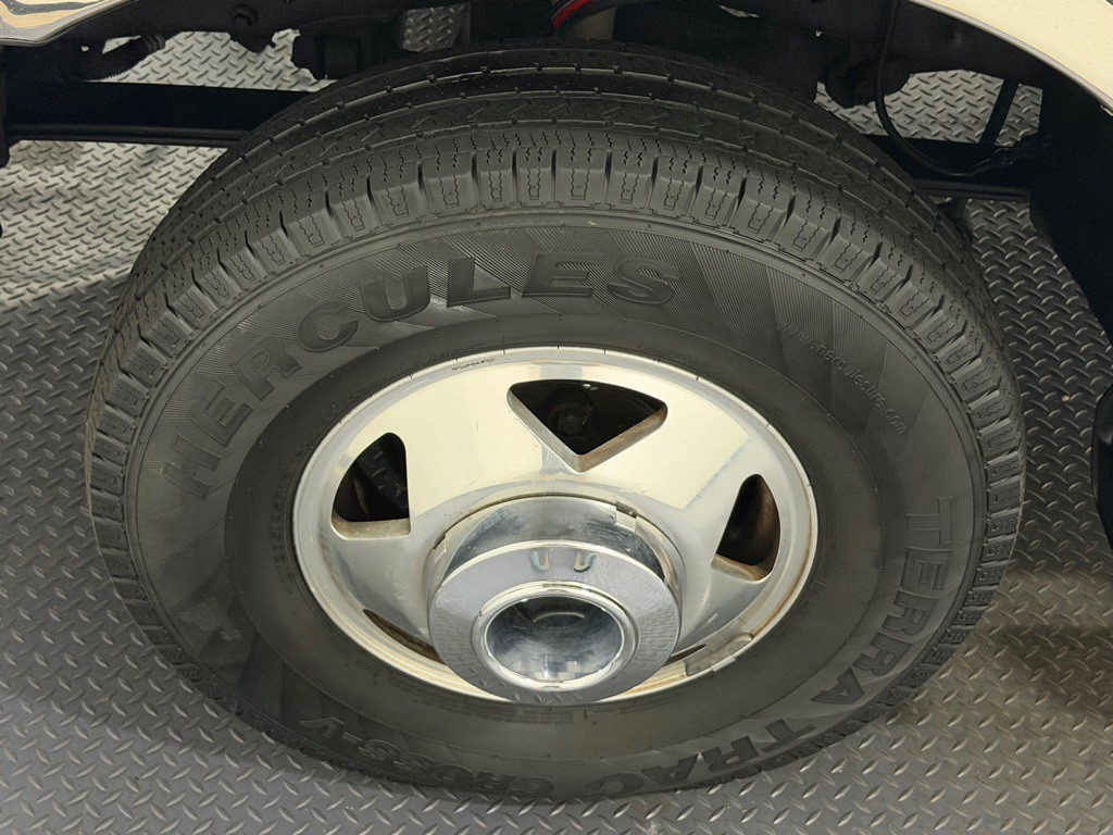2004 Ford F-350 Image 19