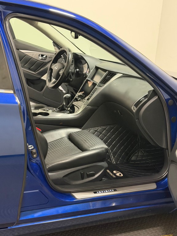 2017 INFINITI Q50 Image 11