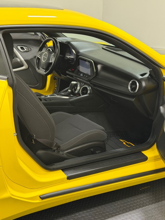 2017 Chevrolet Camaro Image 6