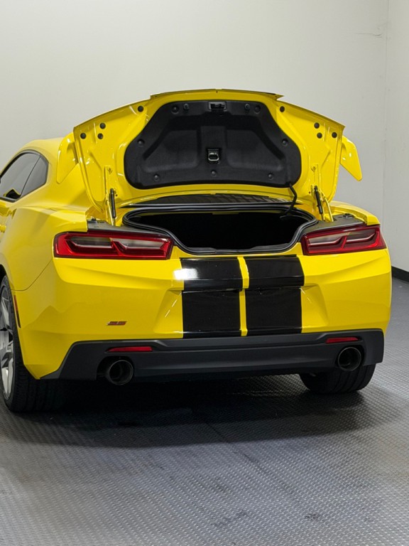 2017 Chevrolet Camaro Image 8