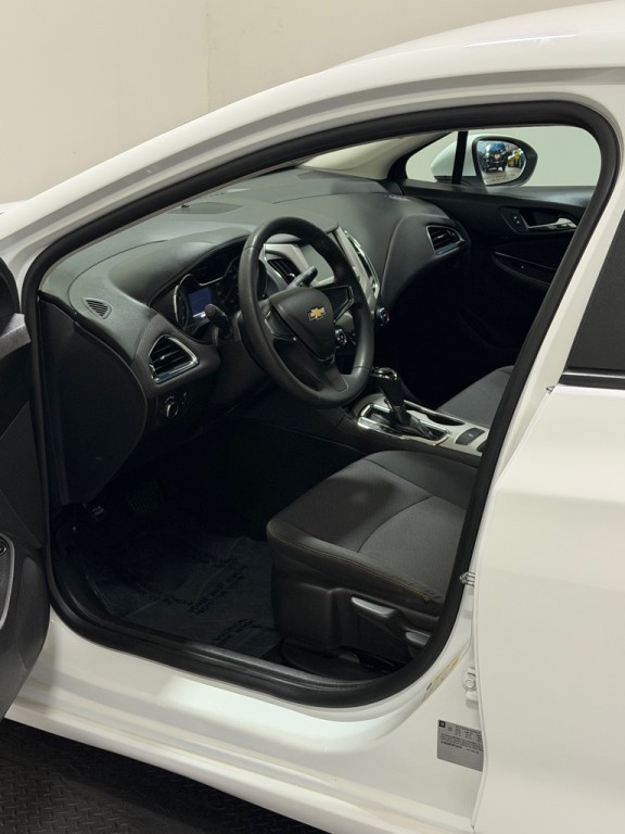 2017 Chevrolet Cruze Image 8