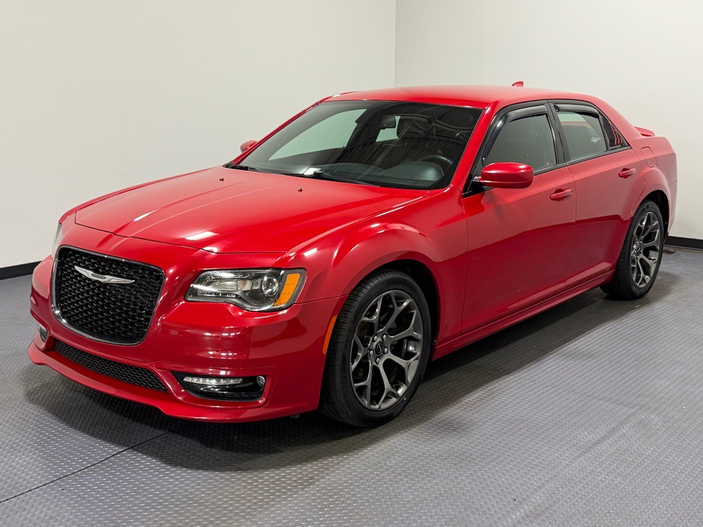 2017 Chrysler 300 Image 1