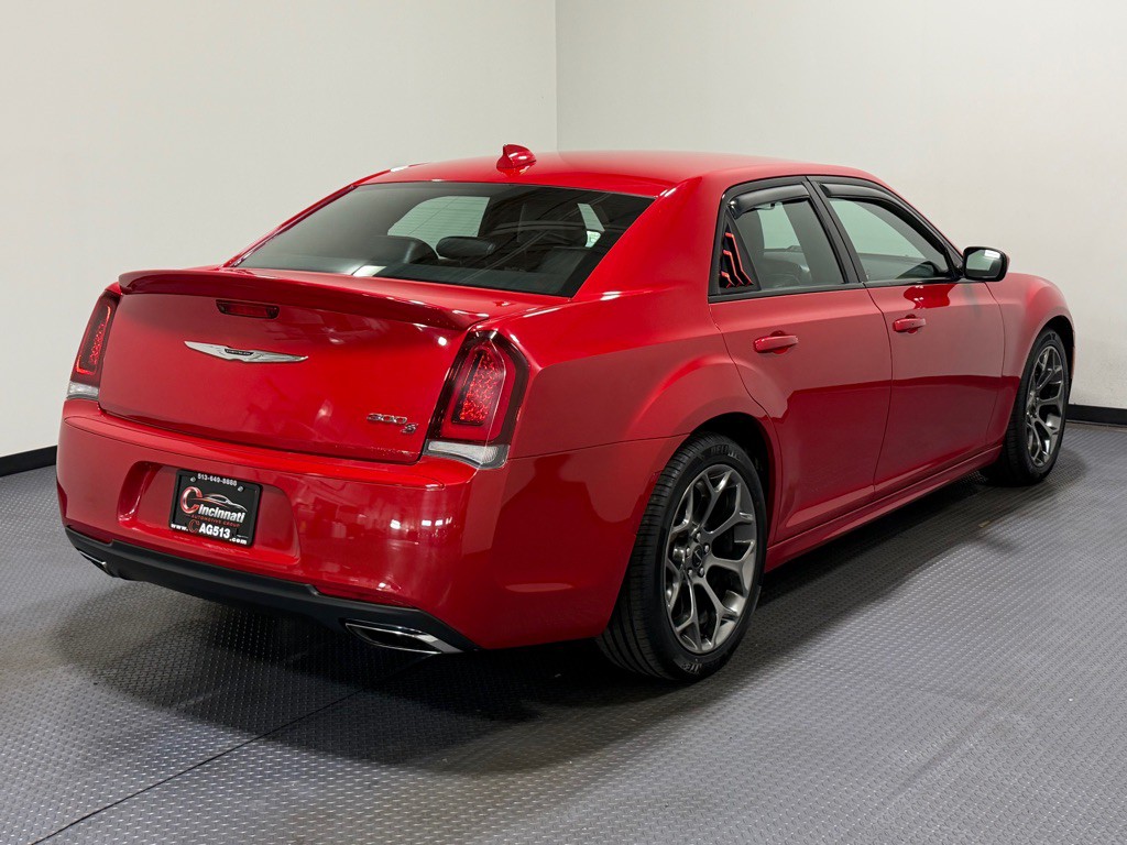 2017 Chrysler 300 Image 5