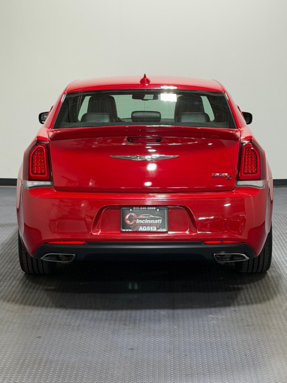 2017 Chrysler 300 Image 6