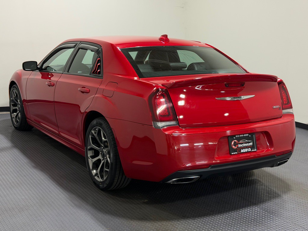 2017 Chrysler 300 Image 7