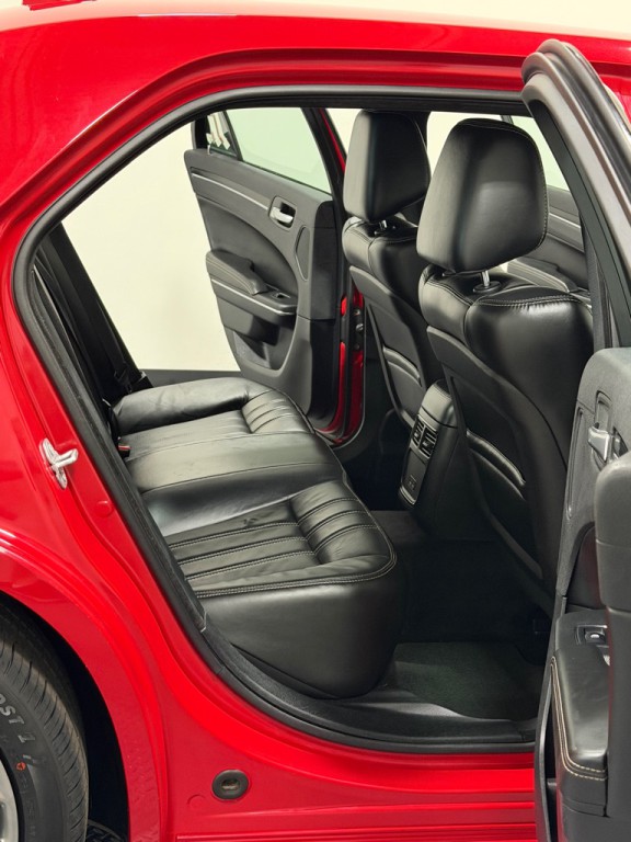 2017 Chrysler 300 Image 10