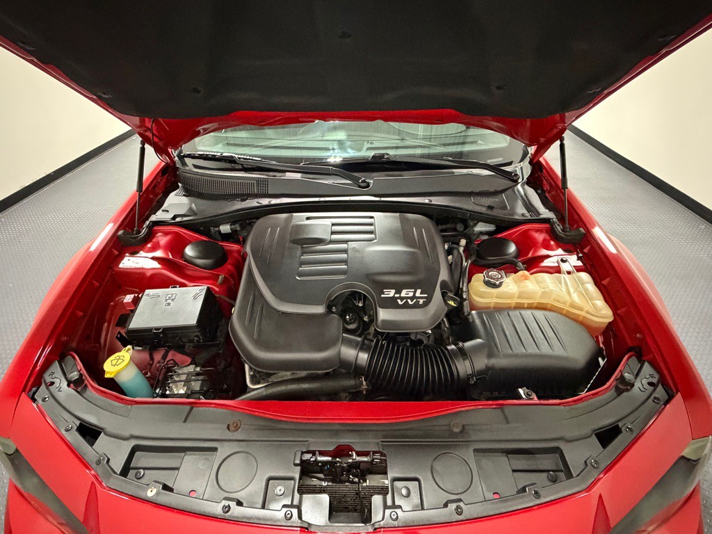 2017 Chrysler 300 Image 16
