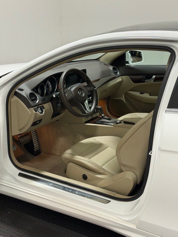 2015 Mercedes-Benz C-Class Image 8
