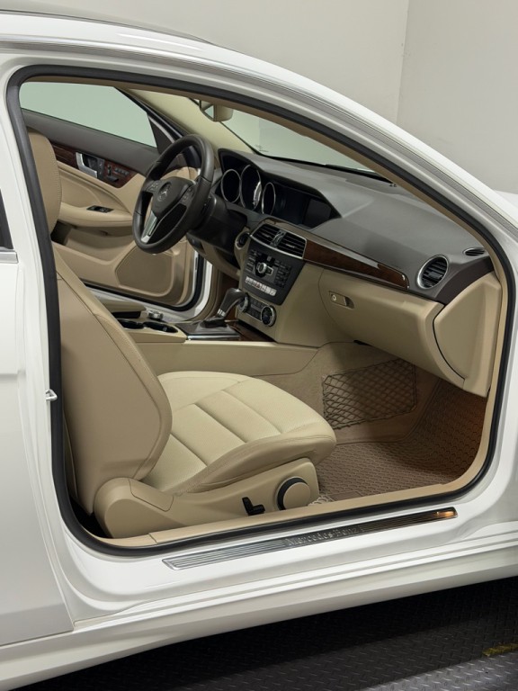 2015 Mercedes-Benz C-Class Image 9